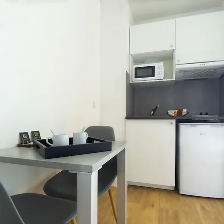 City Residence Chelles 2* שלה